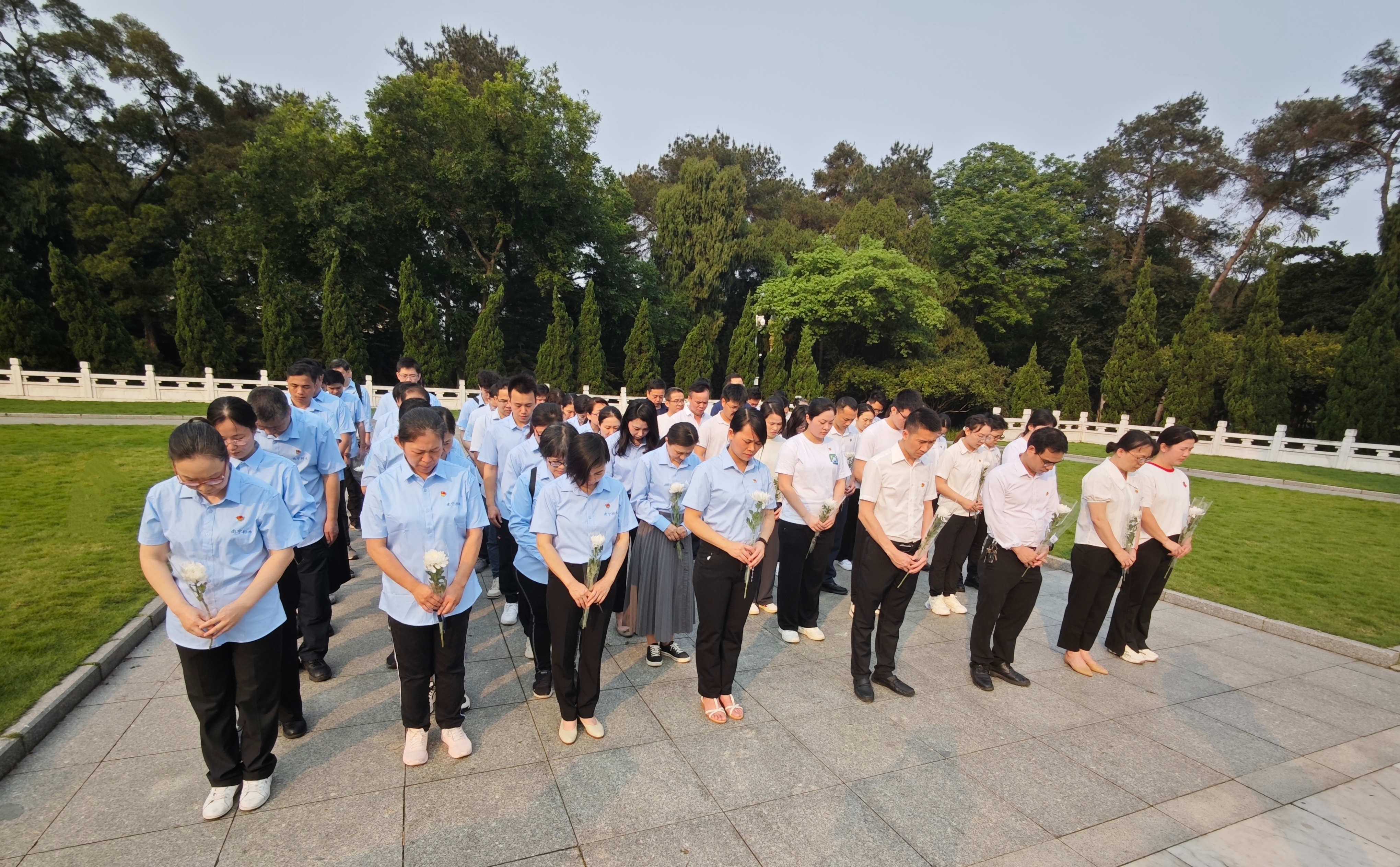 市排水公司黨總支、南寧建康環(huán)保公司黨支部 聯(lián)合開展“學(xué)黨史憶英烈 祭忠魂守初心” 主題黨日活動(dòng)